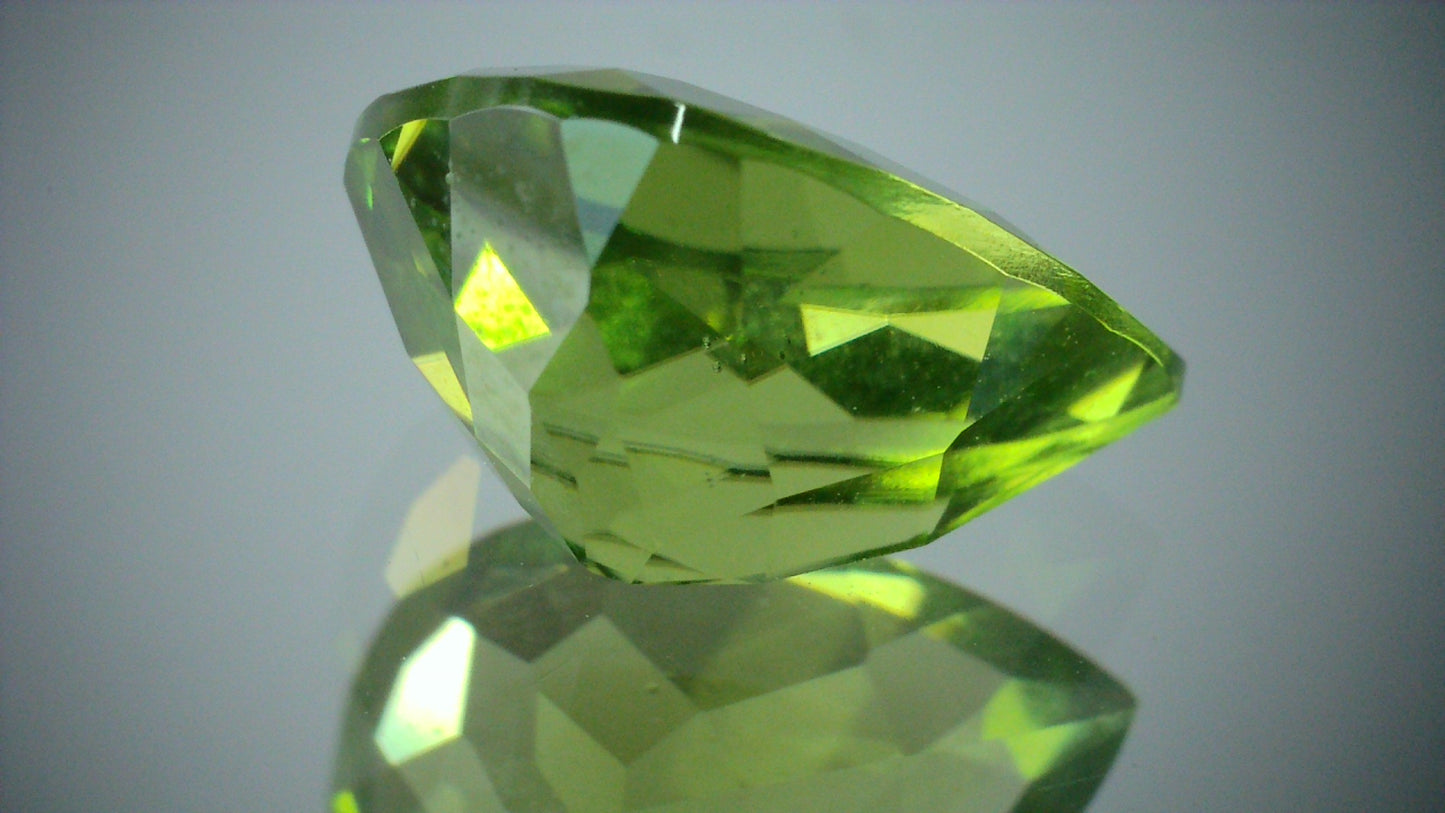 ペリドット 3.06ct 【D7-135】