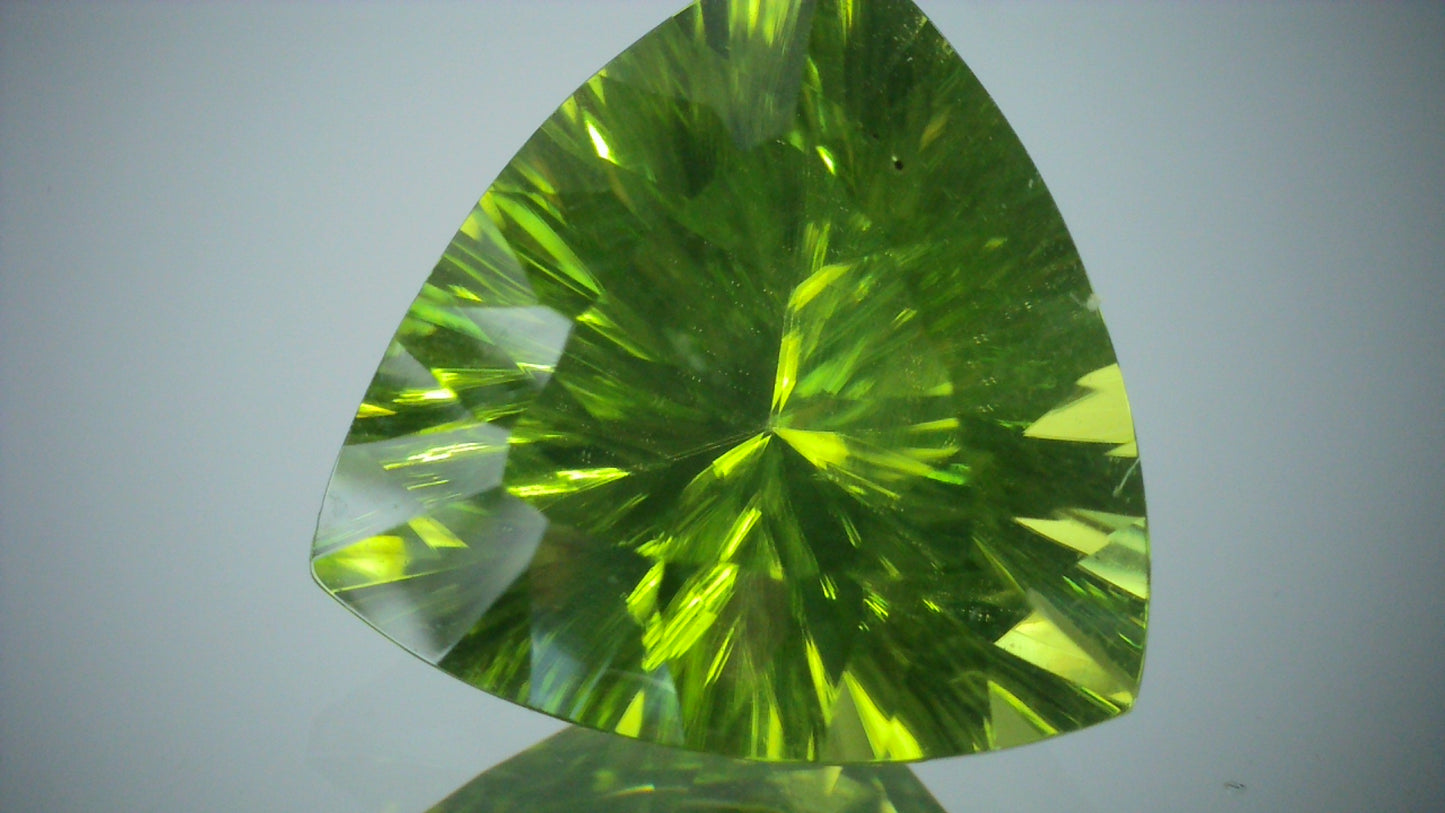 ペリドット 3.26ct 【D7-136】