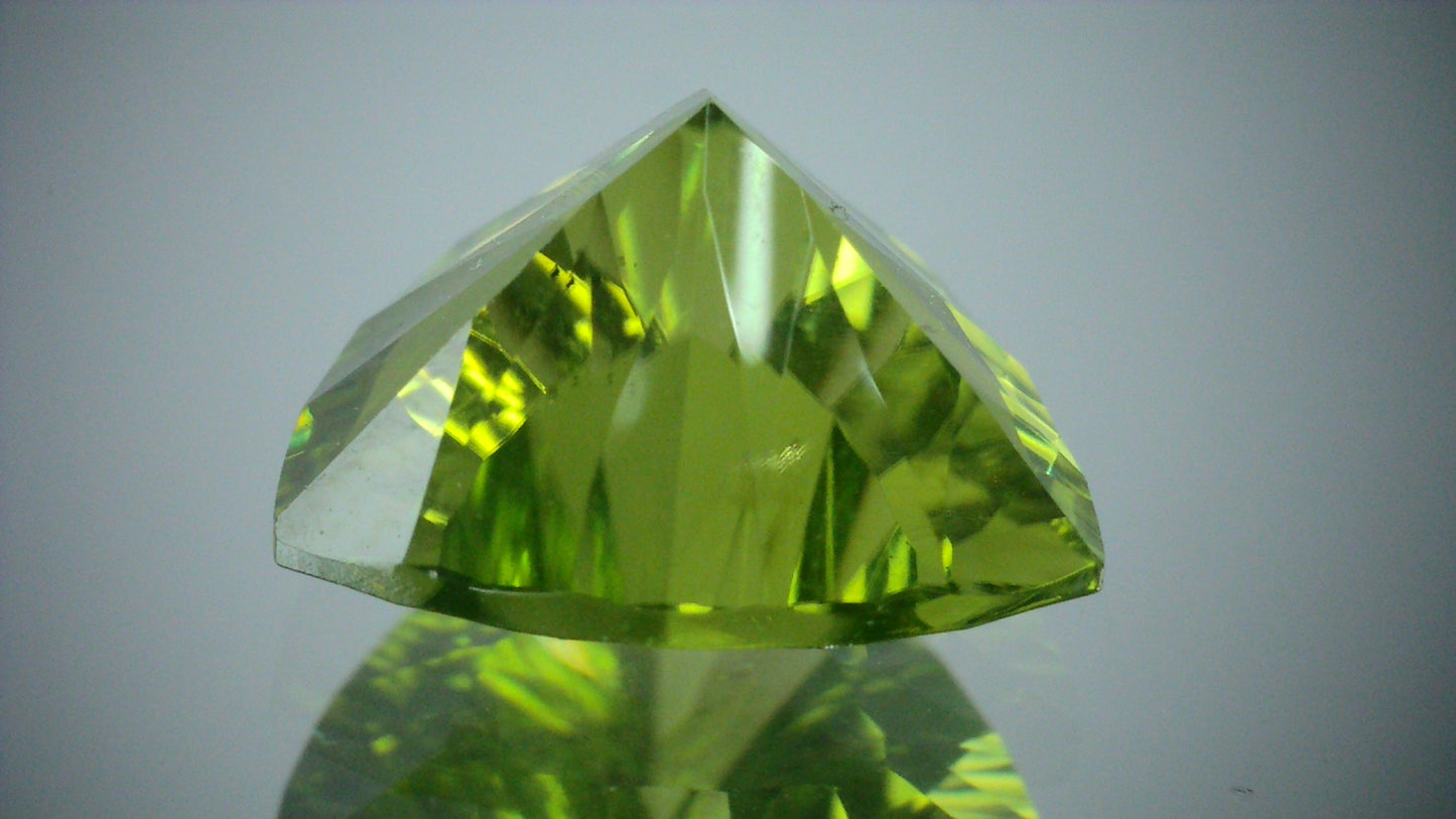 ペリドット 3.26ct 【D7-136】
