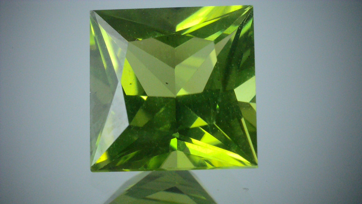 ペリドット 2.65ct 【D7-139】