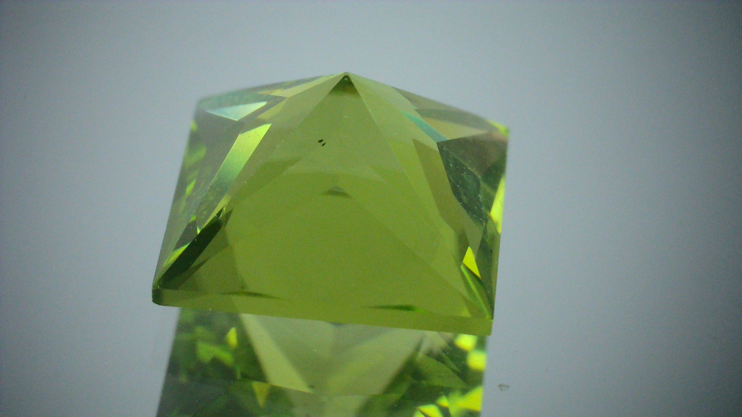 ペリドット 2.65ct 【D7-139】
