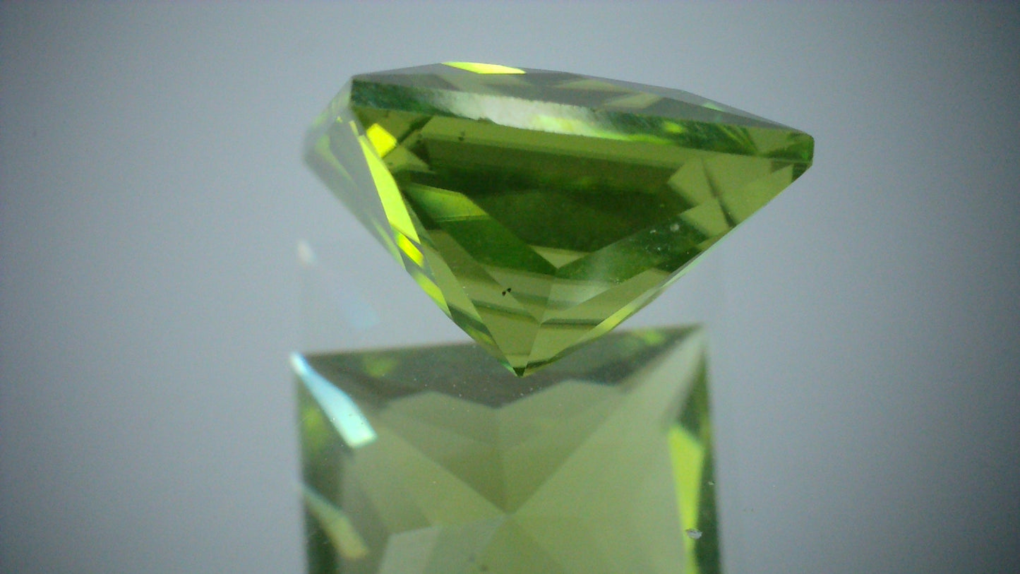 ペリドット 2.65ct 【D7-139】