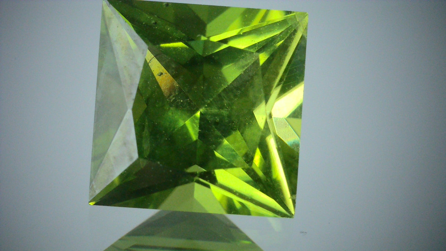 ペリドット 2.77ct 【D7-140】