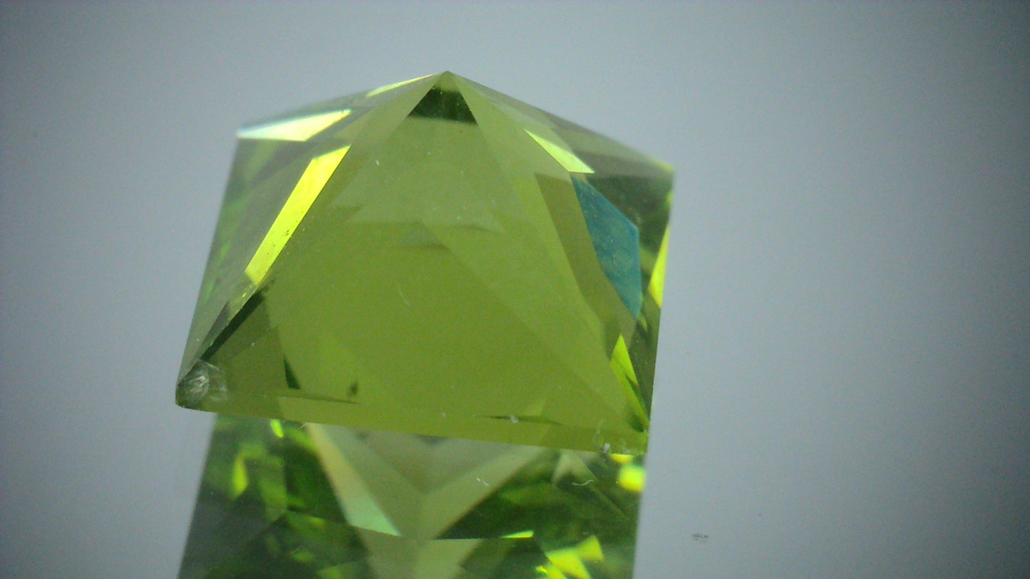 ペリドット 2.77ct 【D7-140】