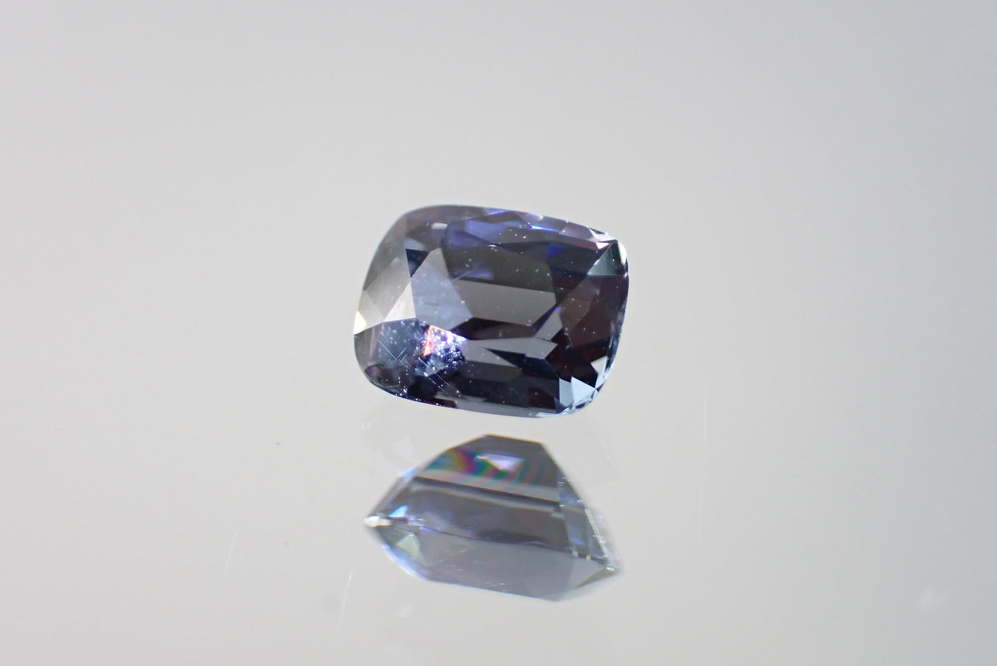 バイオレットスピネル(ソーティング付) 0.815ct 【AR897】