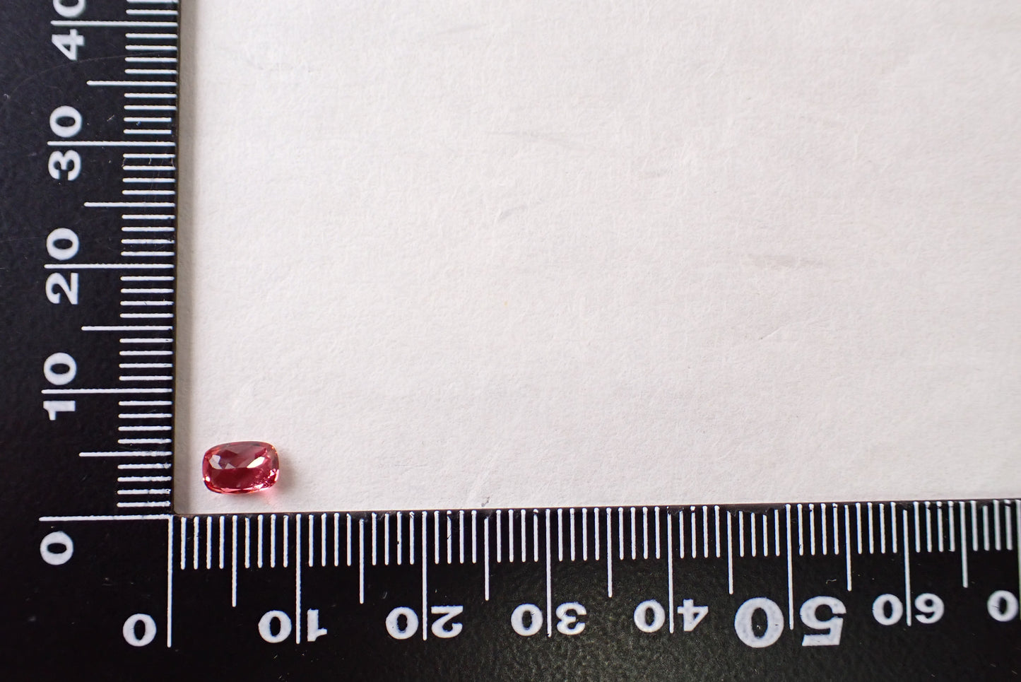 レッドスピネル 0.56ct 【AR1210】