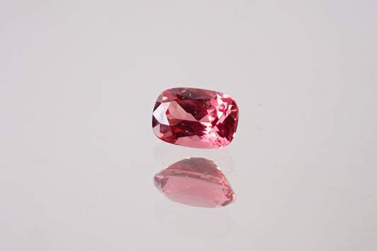 レッドスピネル 0.56ct 【AR1210】