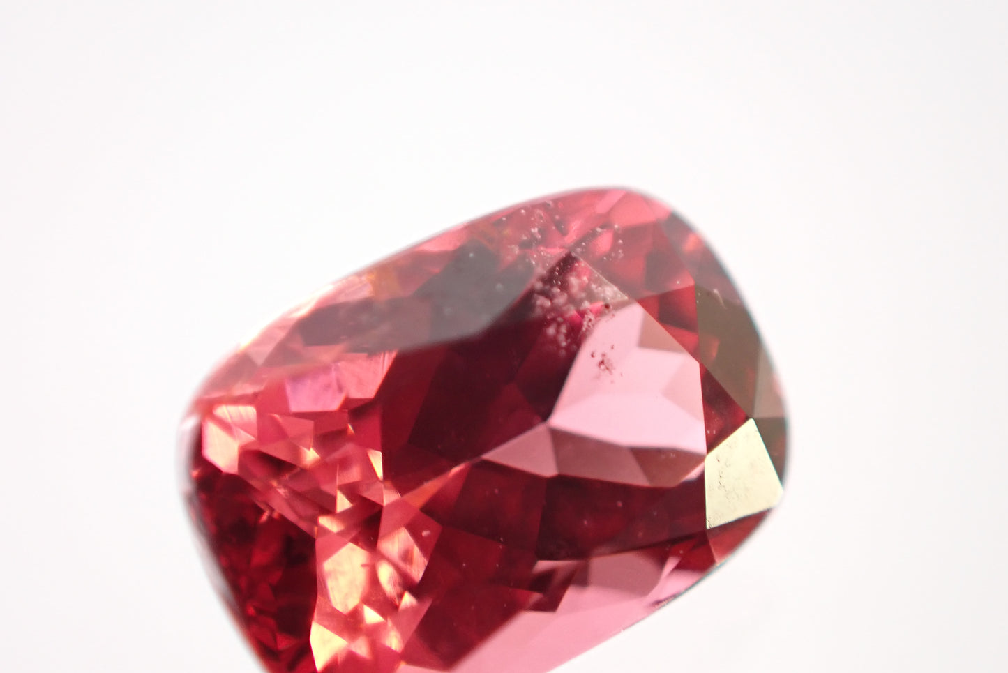 レッドスピネル 0.56ct 【AR1210】
