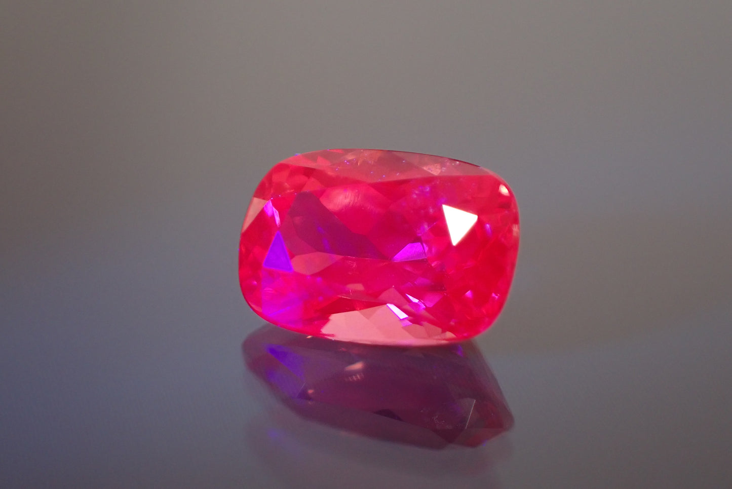 レッドスピネル 0.56ct 【AR1210】