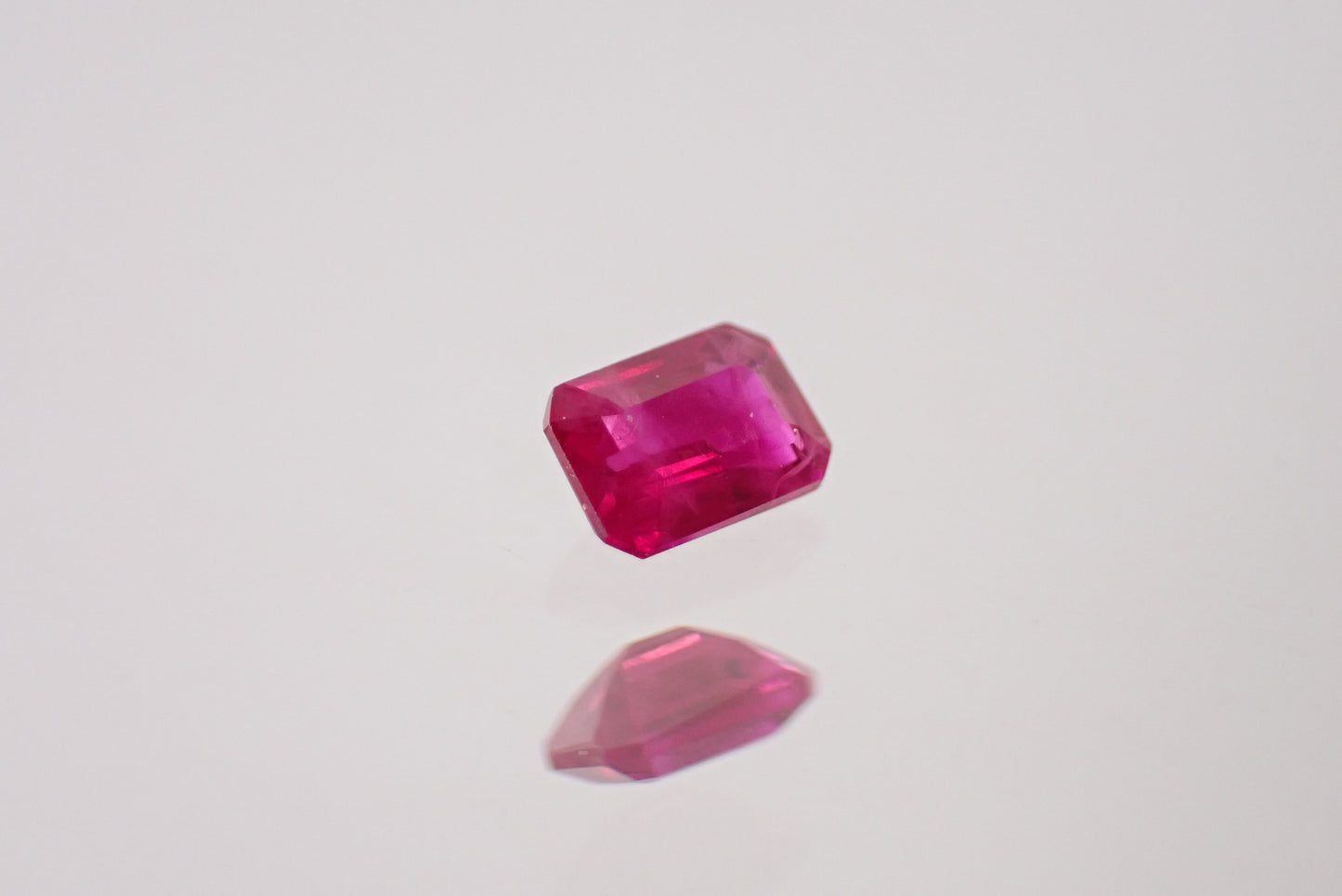 ルビー 0.17ct  【D7-131】