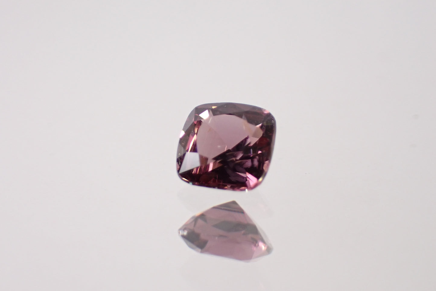 スピネル 0.704ct 【AR901】