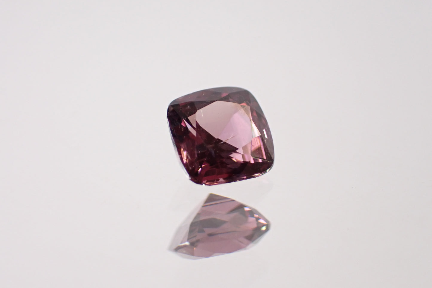 スピネル 0.704ct 【AR901】