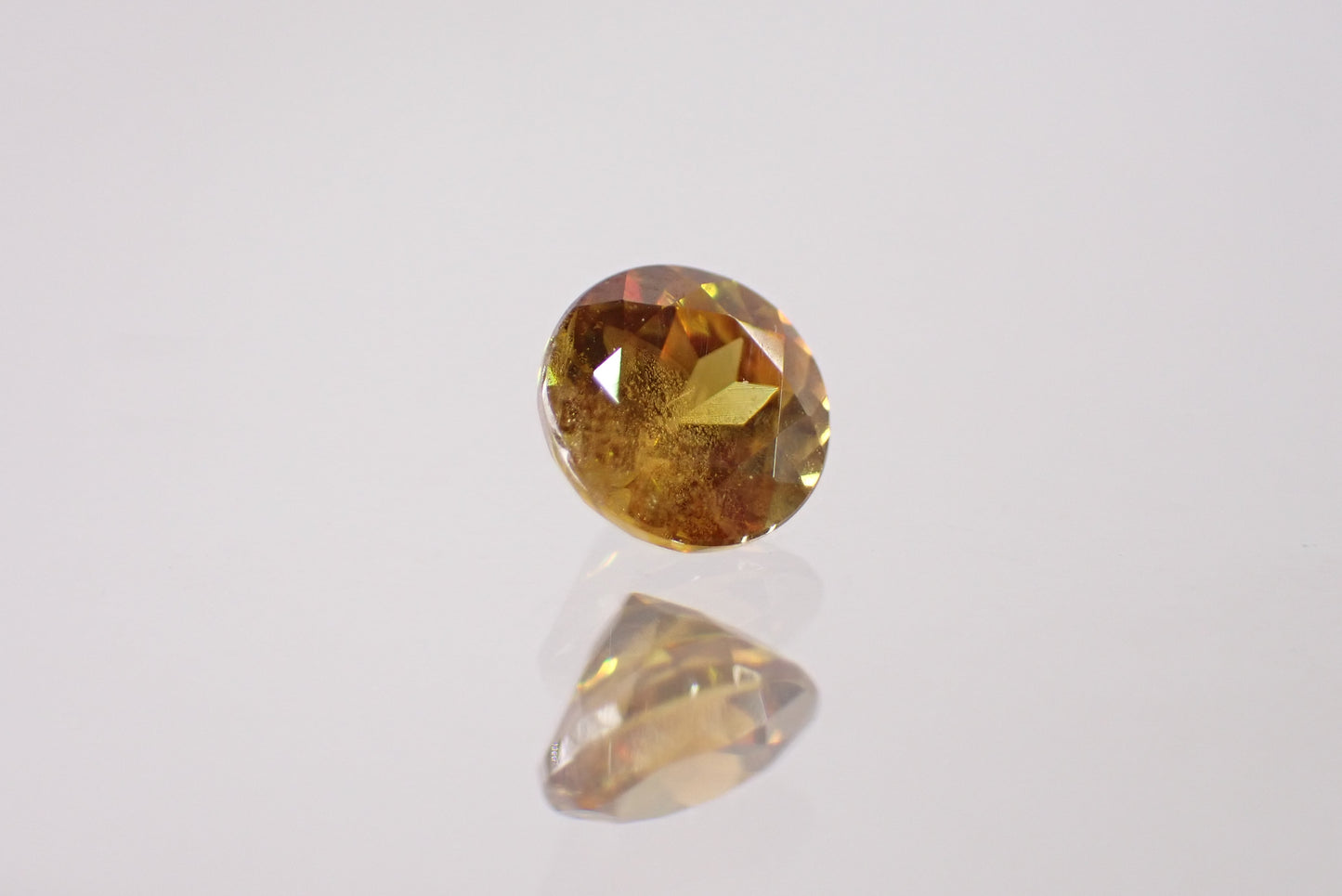 スフェーン 0.58ct  【K8775-3】