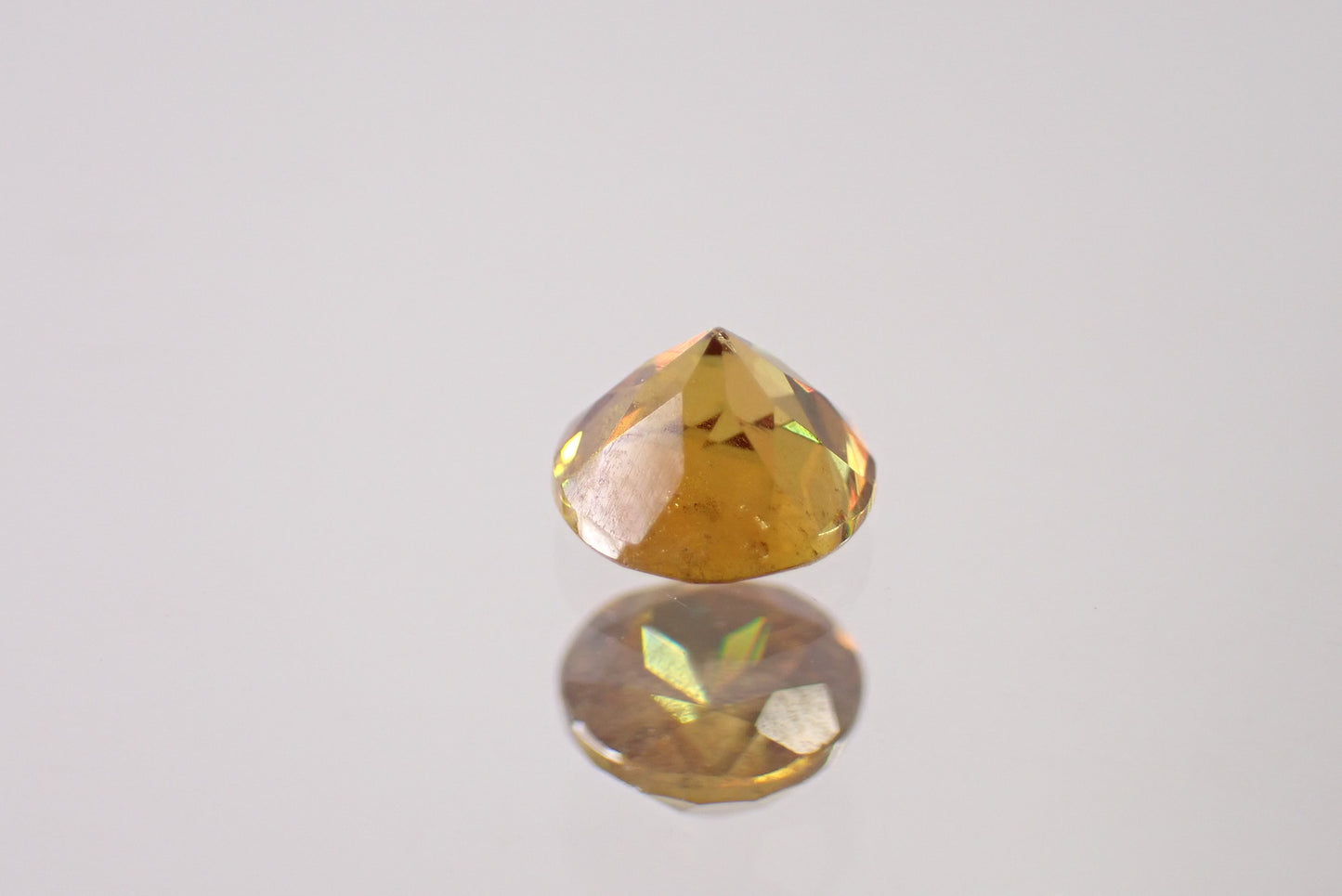 スフェーン 0.58ct  【K8775-3】