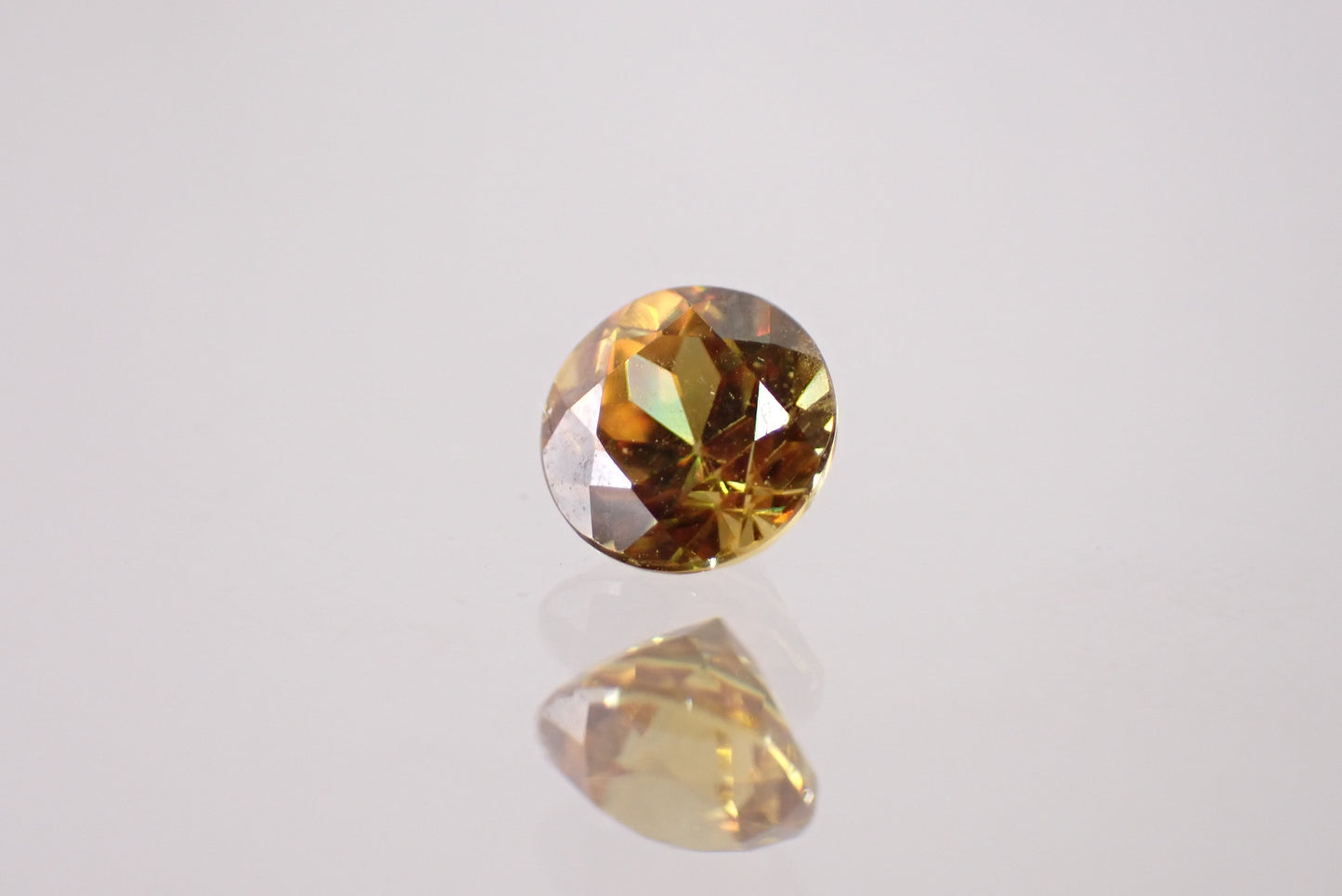 スフェーン 0.62ct 【K8775-4】