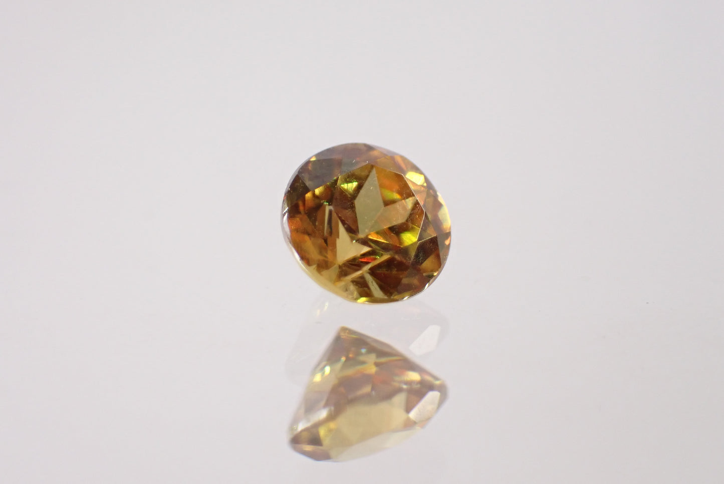 スフェーン 0.62ct 【K8775-4】