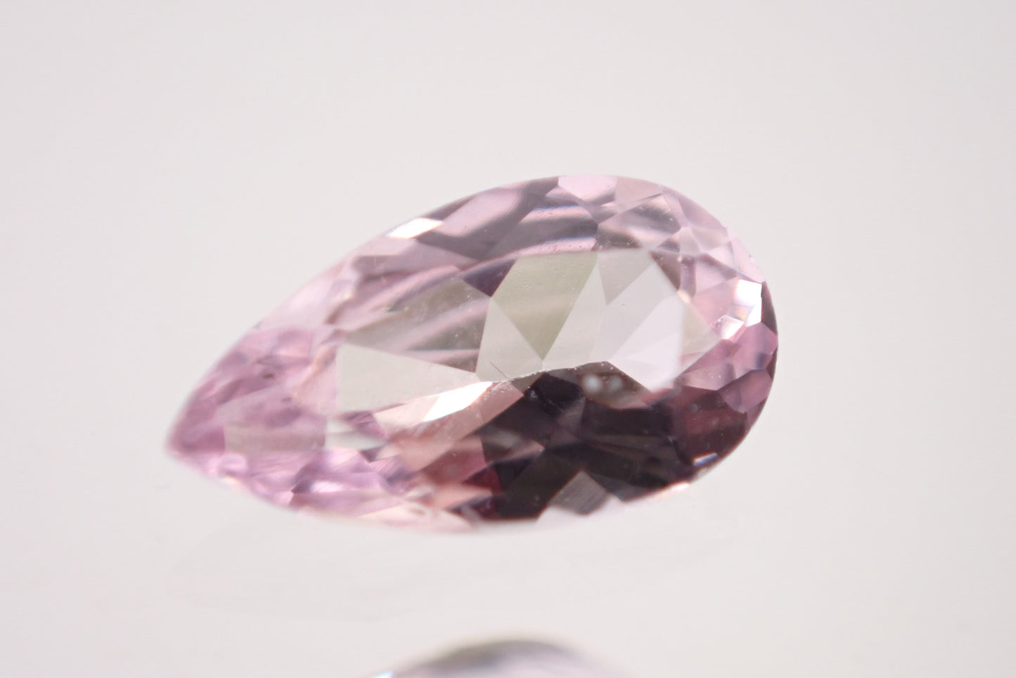 ピンクゾイサイト 0.18ct  【AR858】