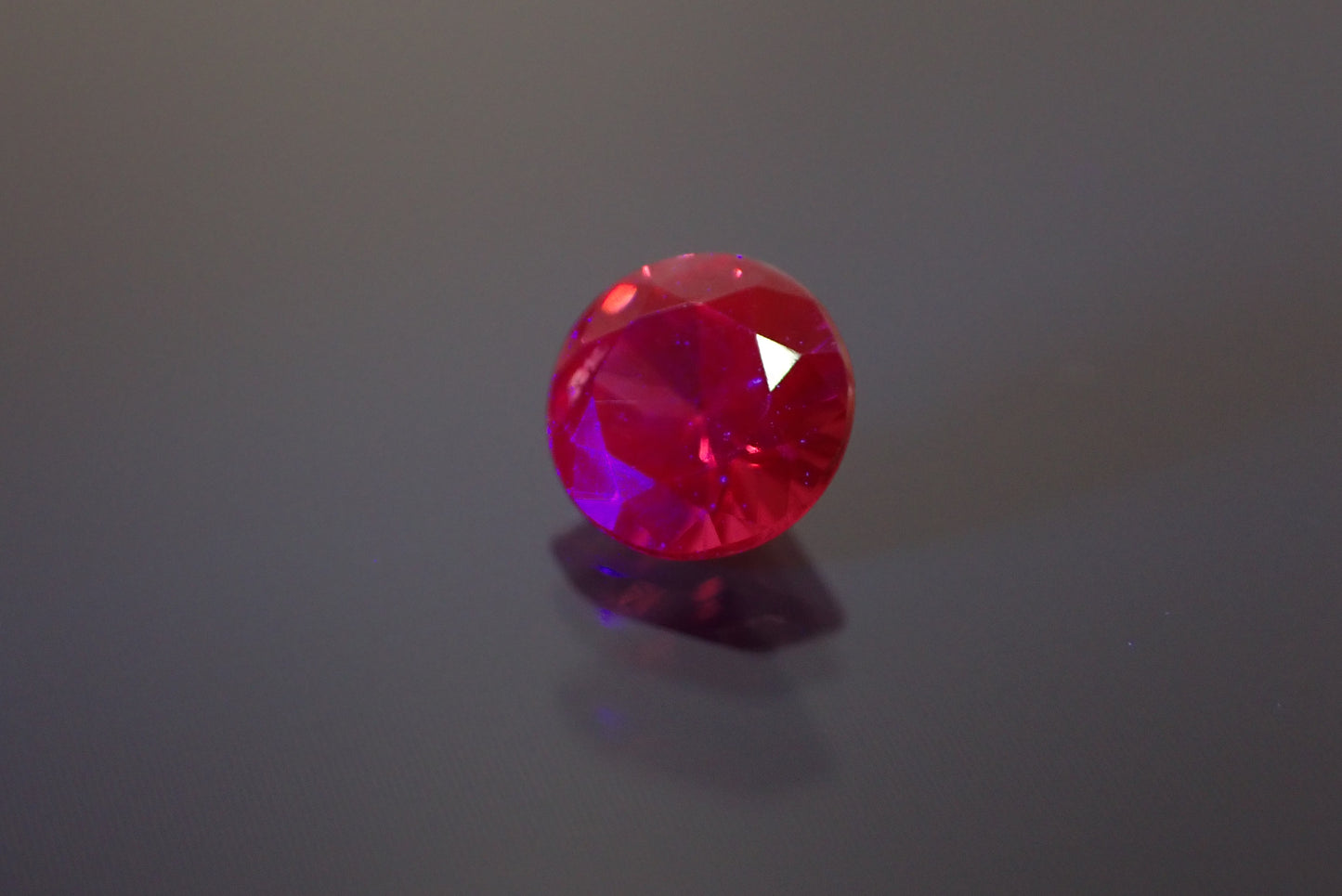 レッドスピネル 0.24ct 【AR960】