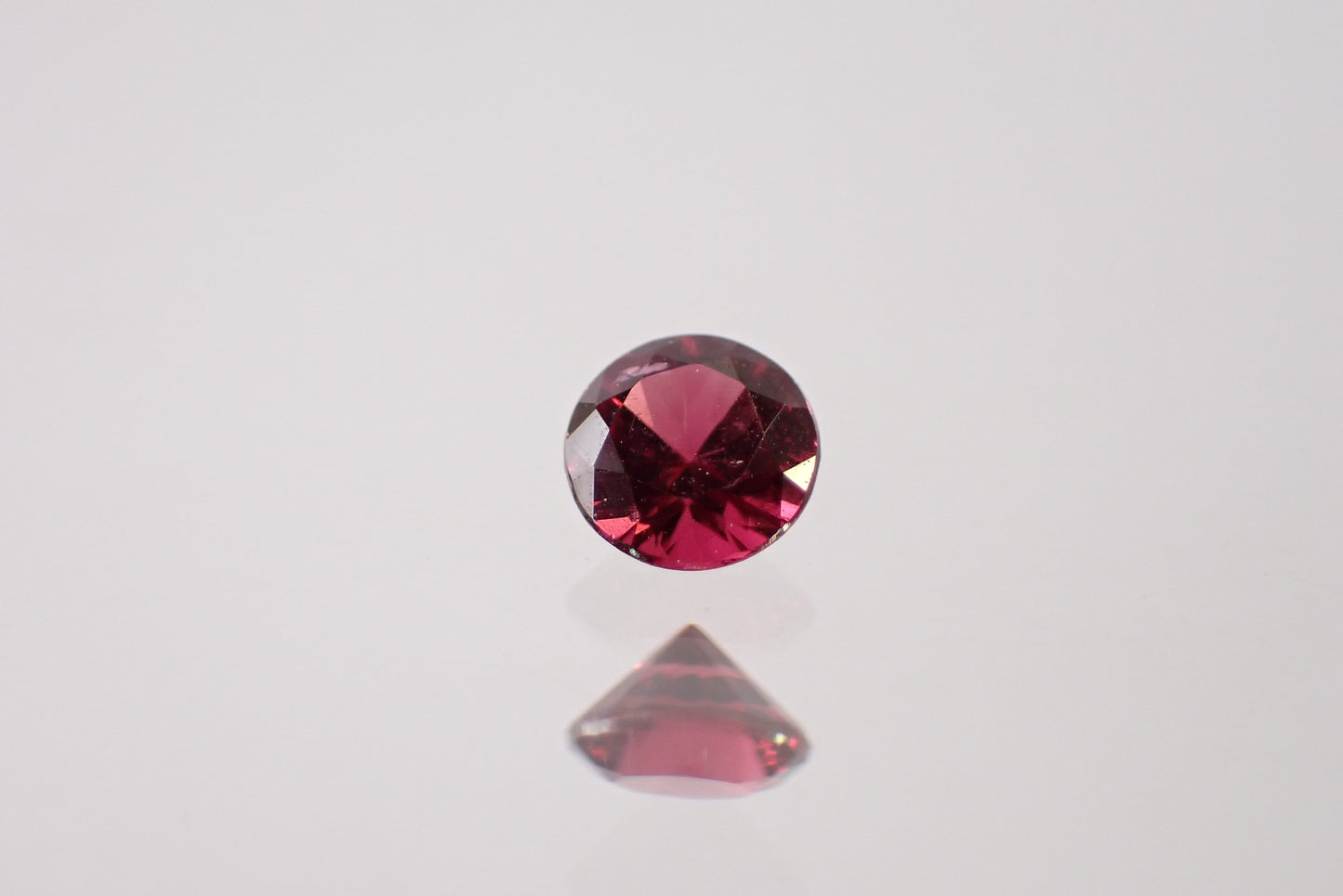 レッドスピネル 0.24ct 【AR960】