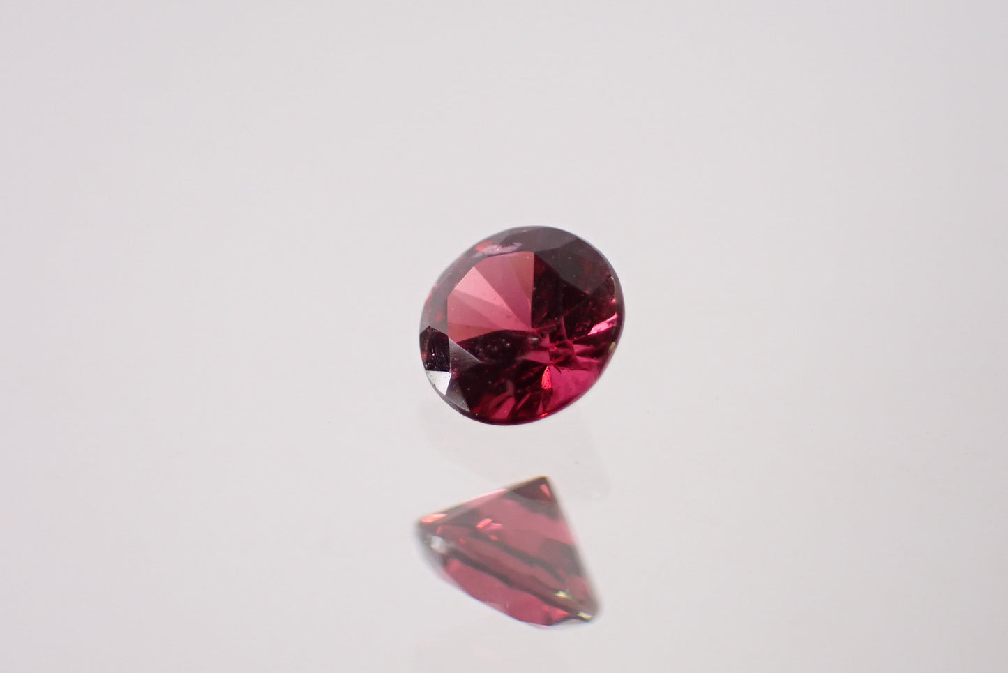 レッドスピネル 0.24ct 【AR960】
