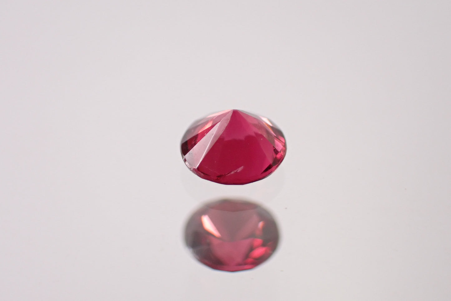 レッドスピネル 0.24ct 【AR960】