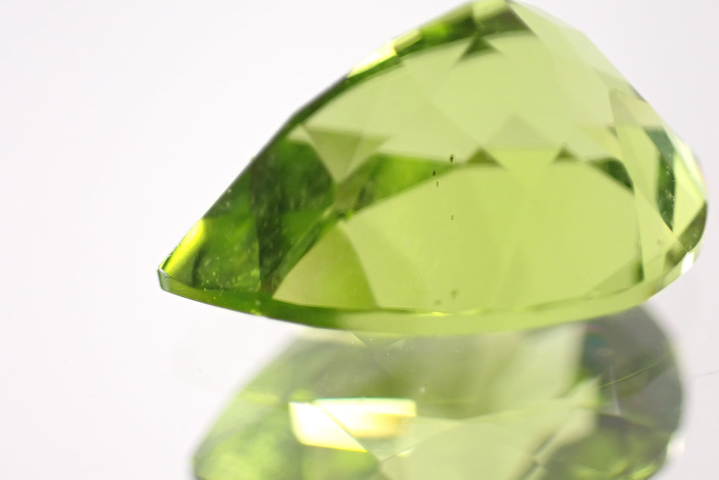 ペリドット 3.06ct 【D7-135】