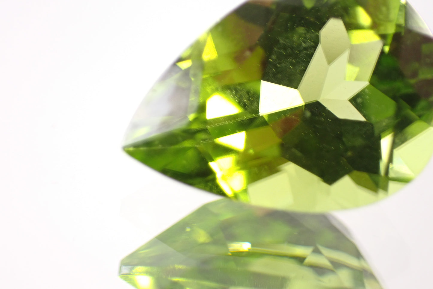 ペリドット 3.06ct 【D7-135】