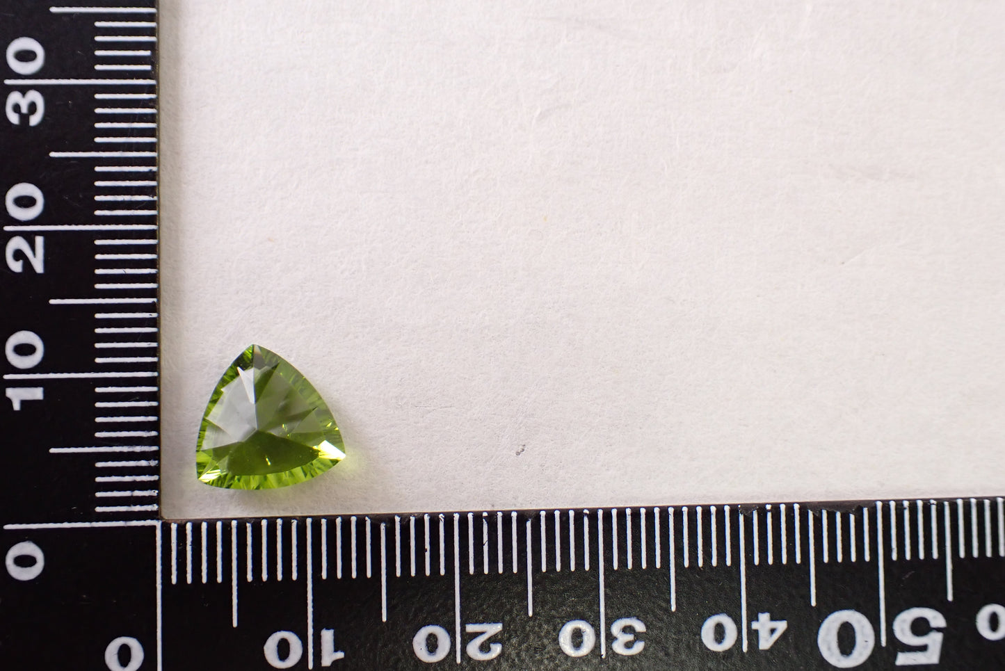 ペリドット 3.26ct 【D7-136】