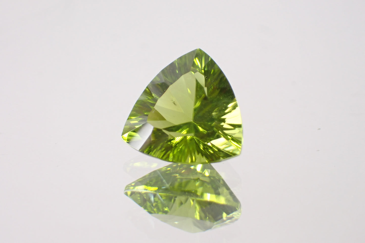 ペリドット 3.26ct 【D7-136】