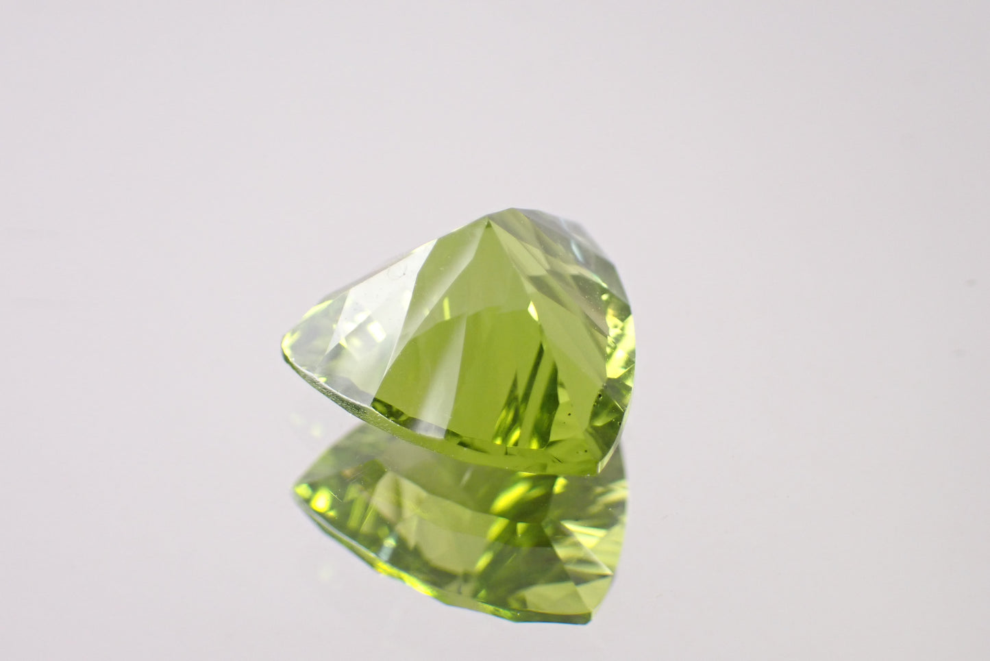 ペリドット 3.26ct 【D7-136】
