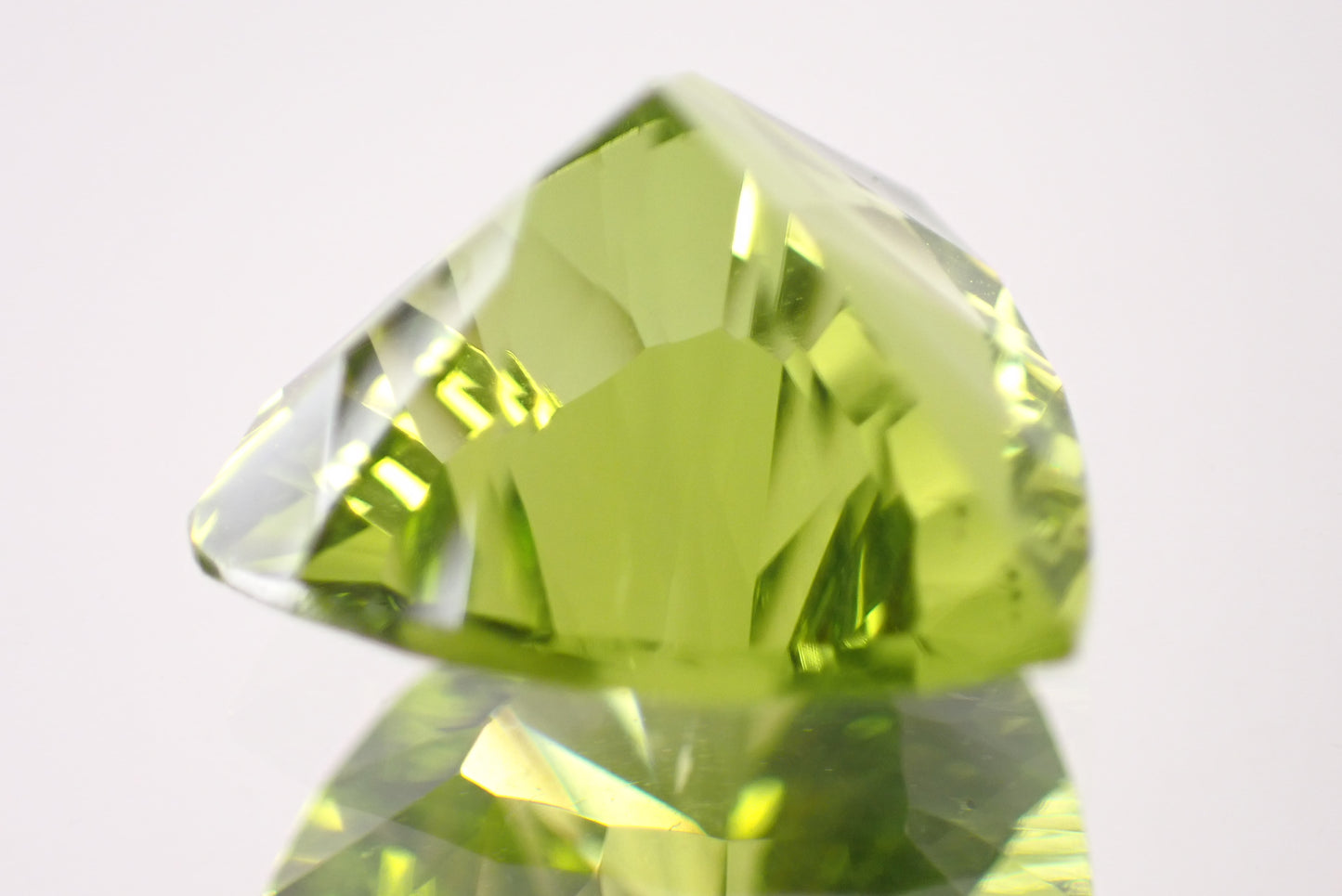 ペリドット 3.26ct 【D7-136】