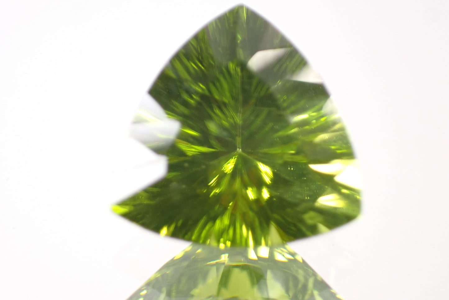 ペリドット 3.26ct 【D7-136】