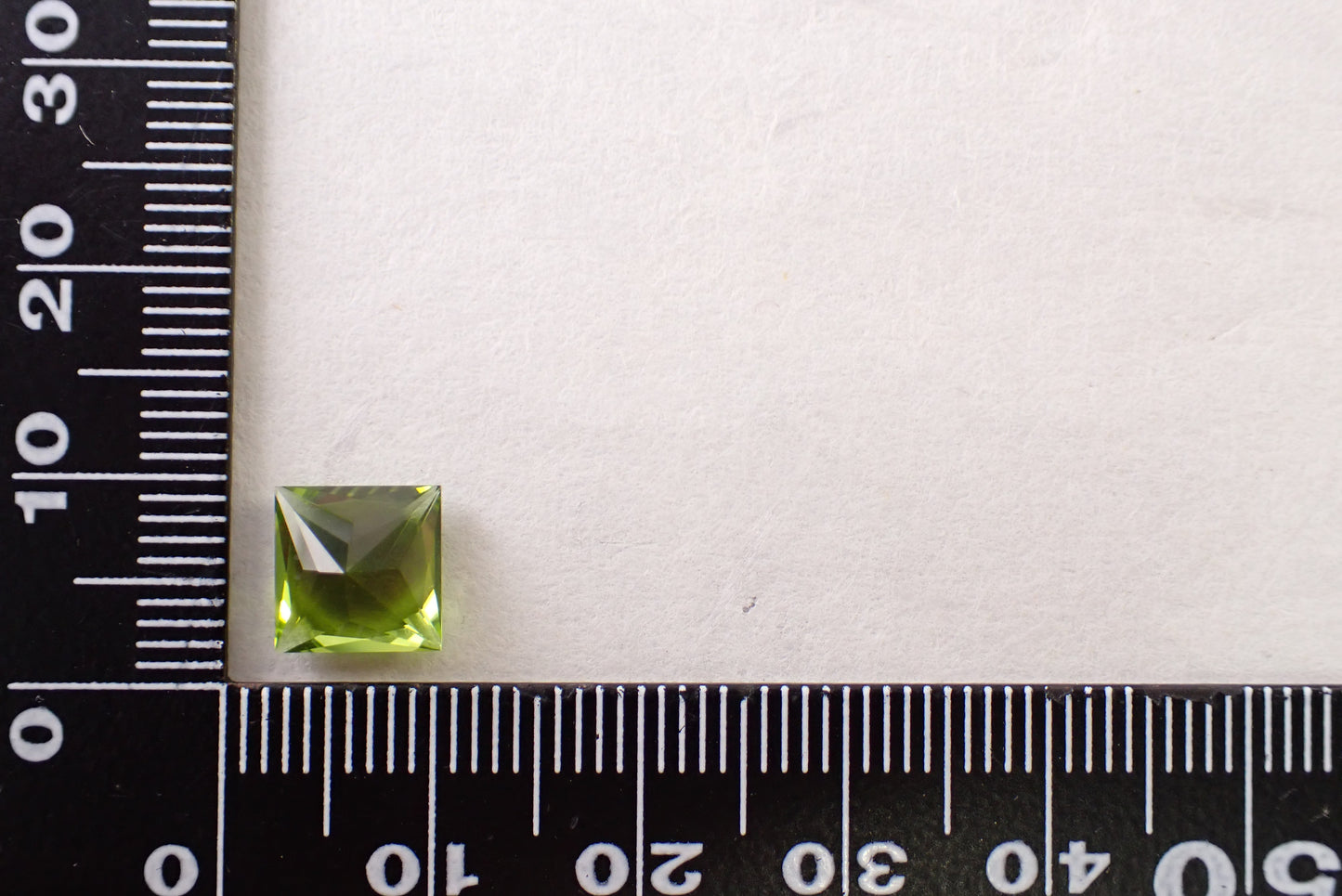 ペリドット 2.65ct 【D7-139】