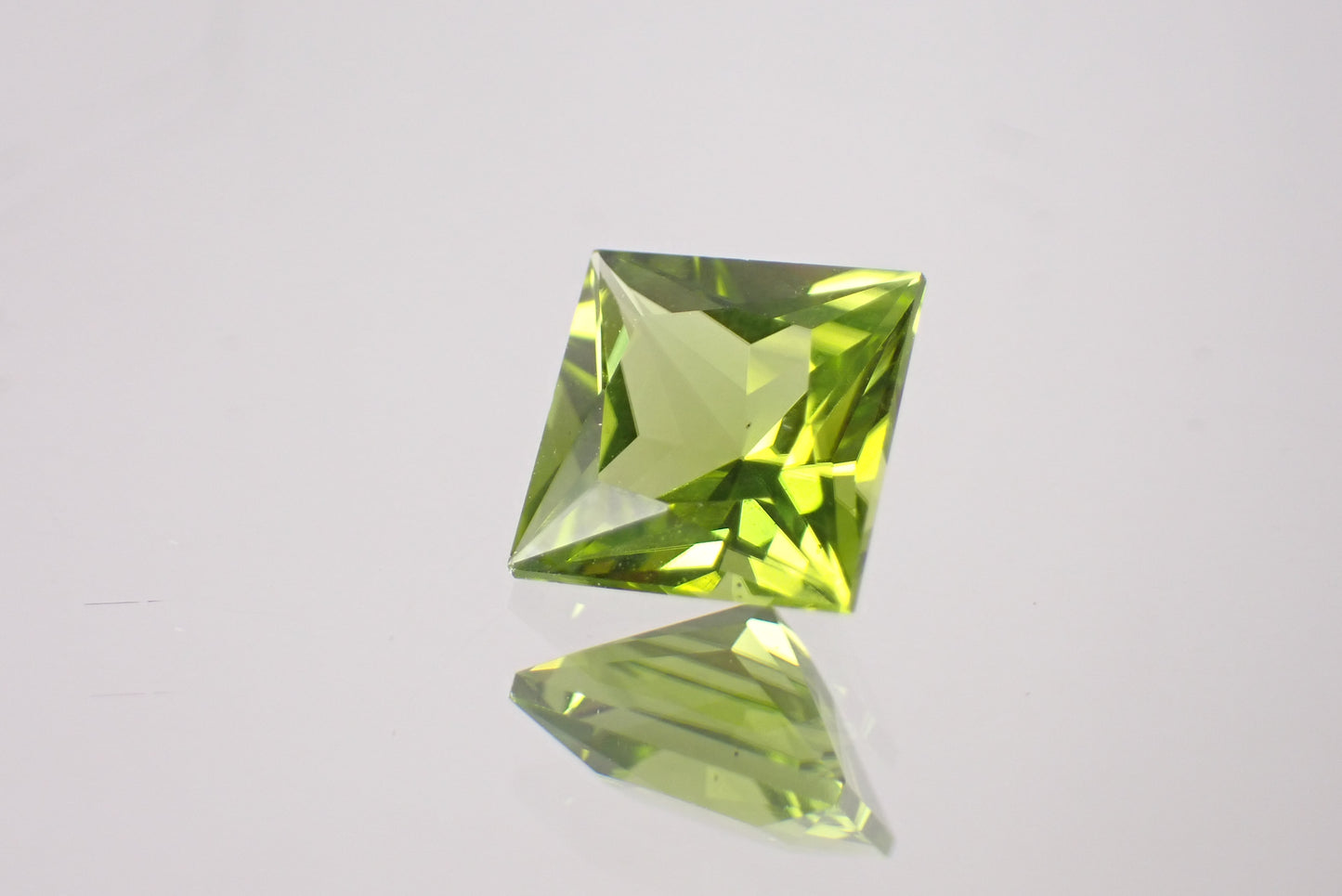 ペリドット 2.65ct 【D7-139】
