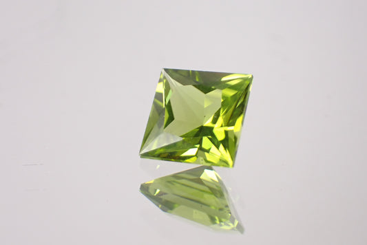 ペリドット 2.65ct 【D7-139】