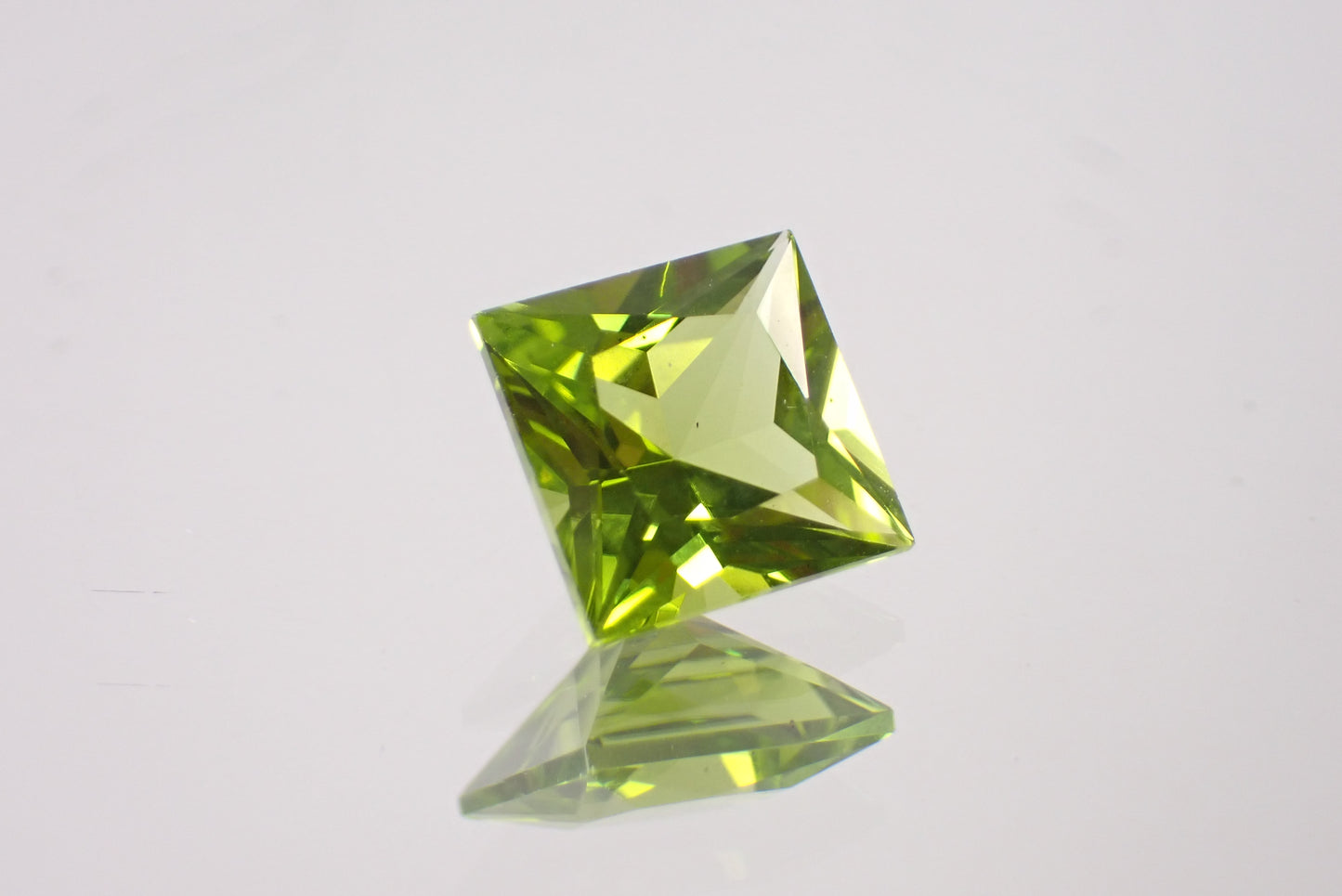 ペリドット 2.65ct 【D7-139】
