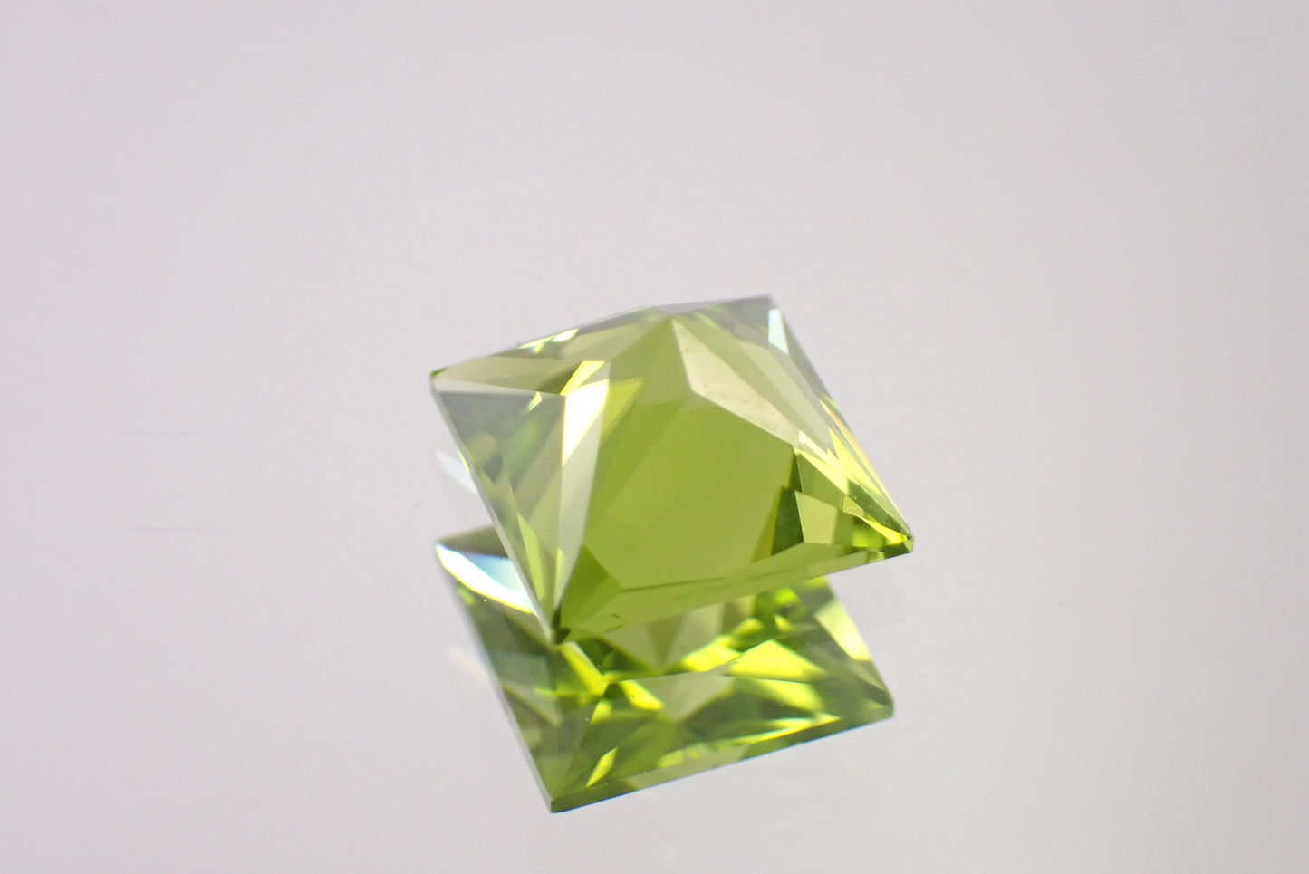 ペリドット 2.65ct 【D7-139】