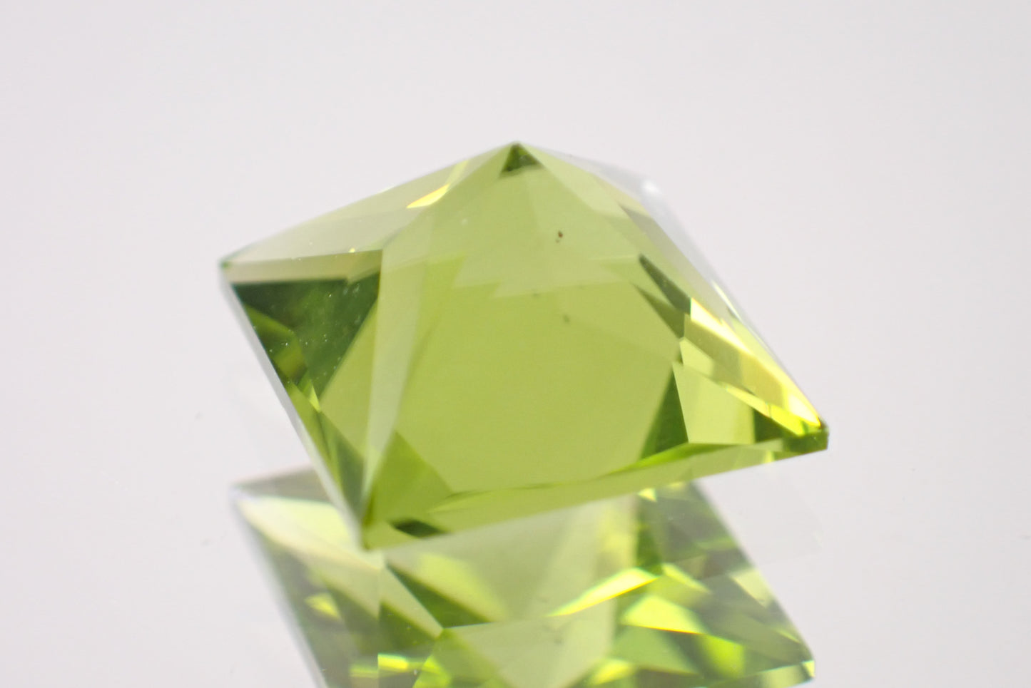 ペリドット 2.65ct 【D7-139】