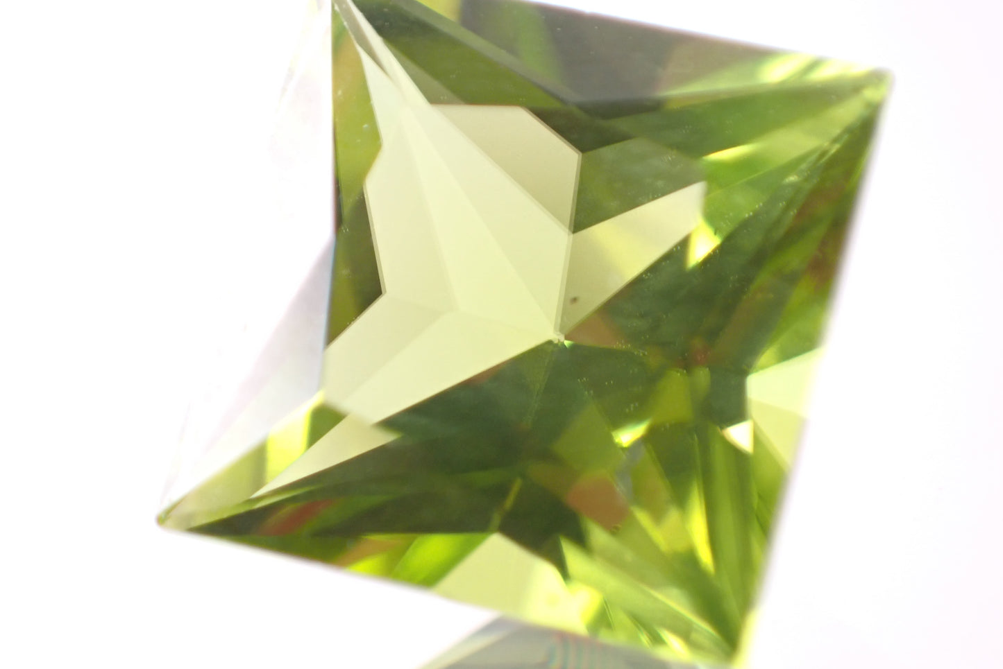 ペリドット 2.65ct 【D7-139】