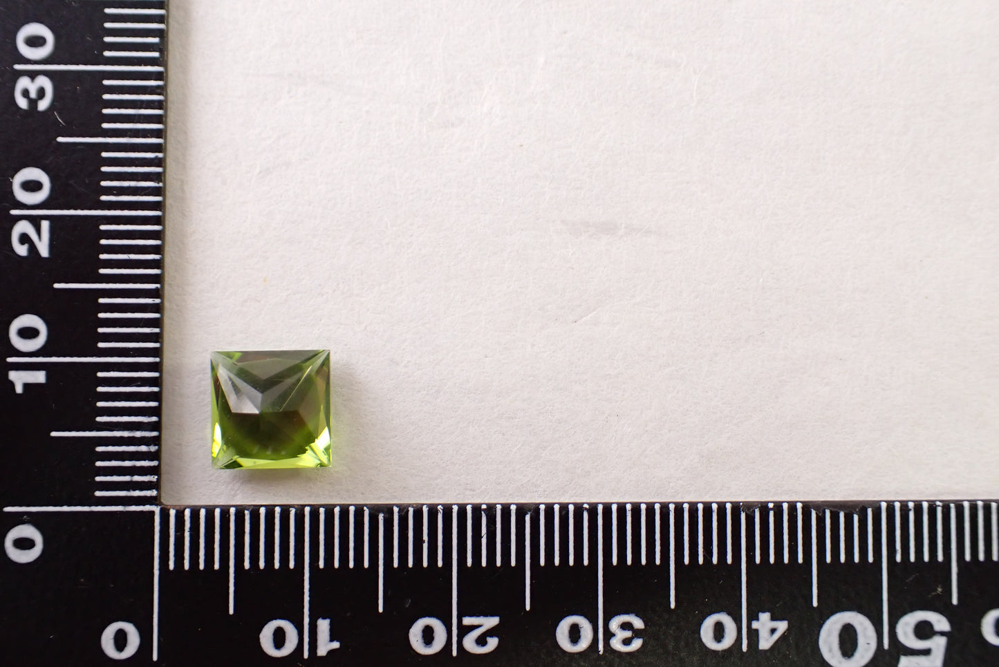 ペリドット 2.77ct 【D7-140】