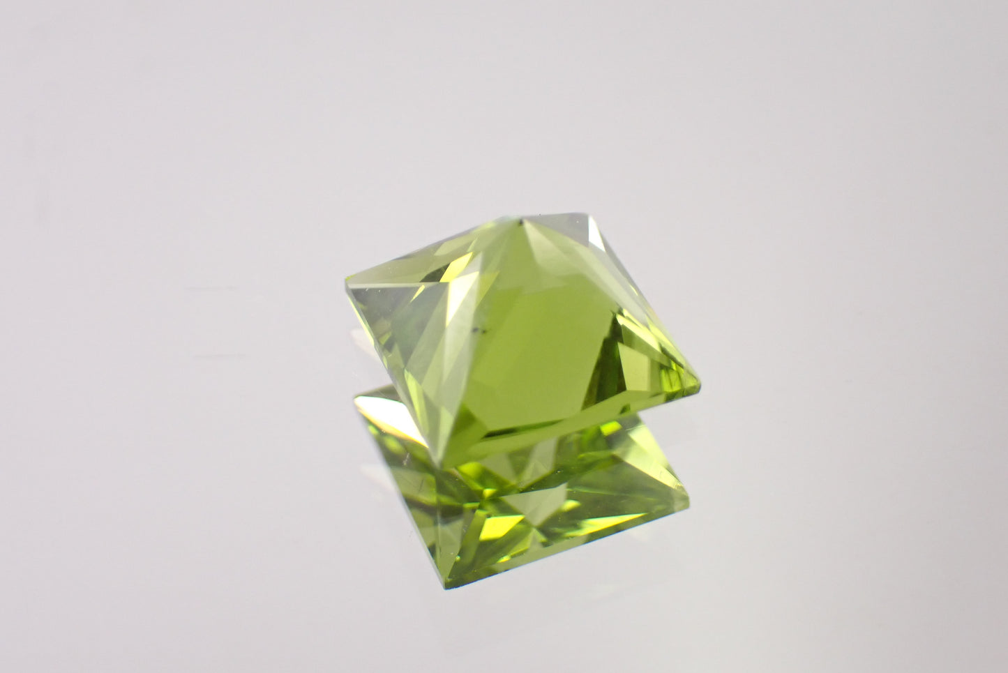 ペリドット 2.77ct 【D7-140】