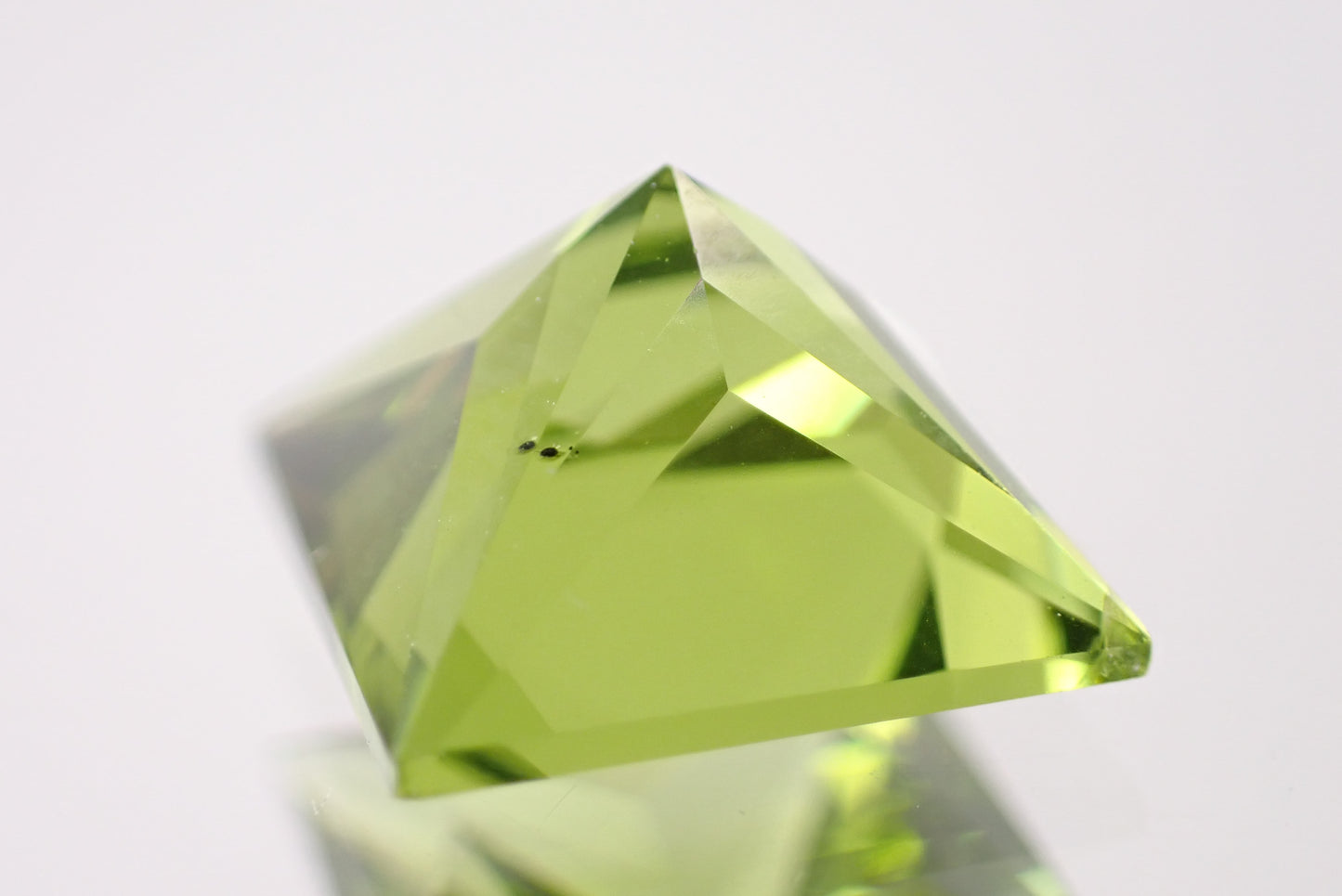 ペリドット 2.77ct 【D7-140】
