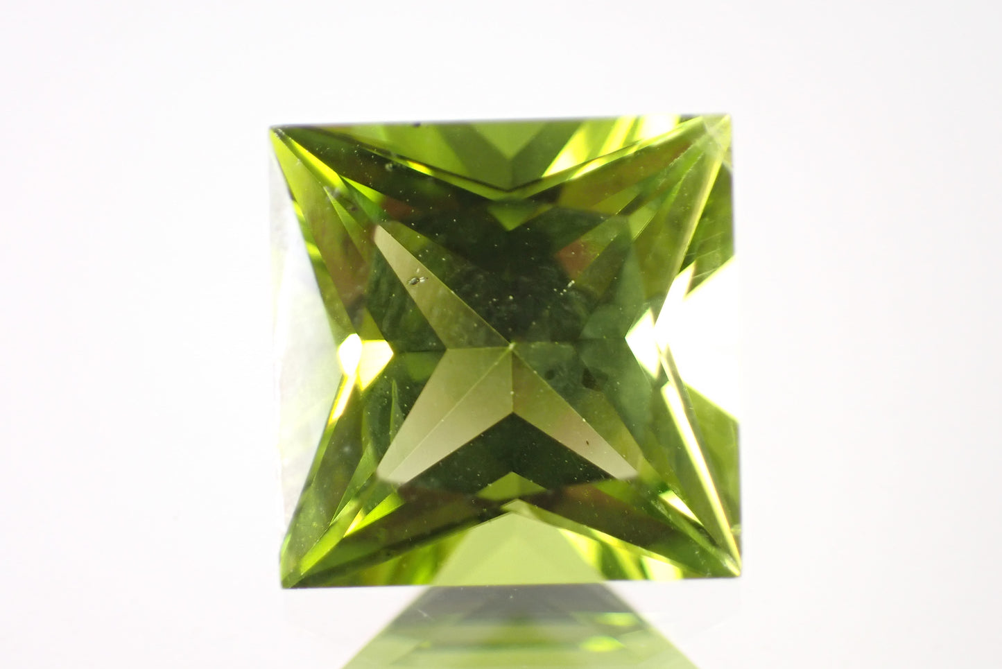 ペリドット 2.77ct 【D7-140】