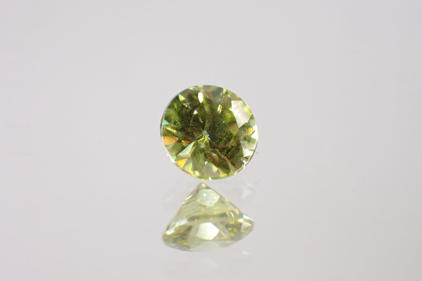 スフェーン 0.92ct 【D7-143】