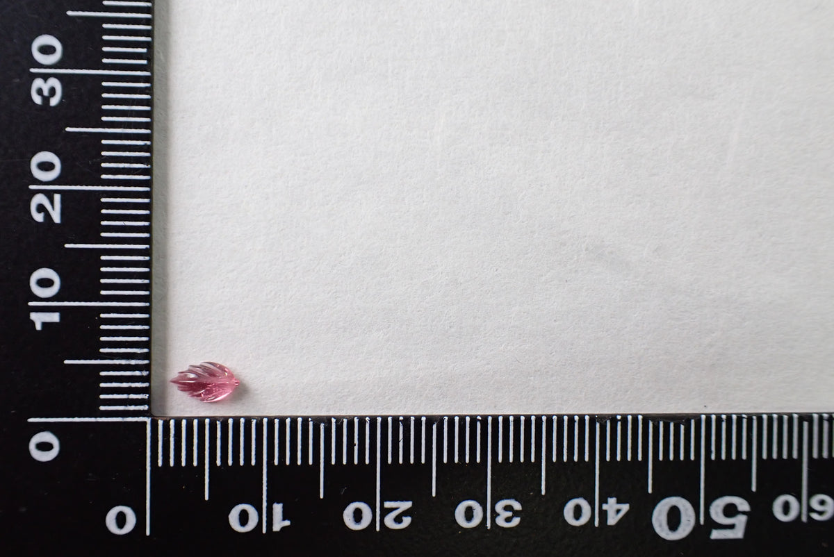 カービングサファイア 0.49ct/2P 【AR1128】