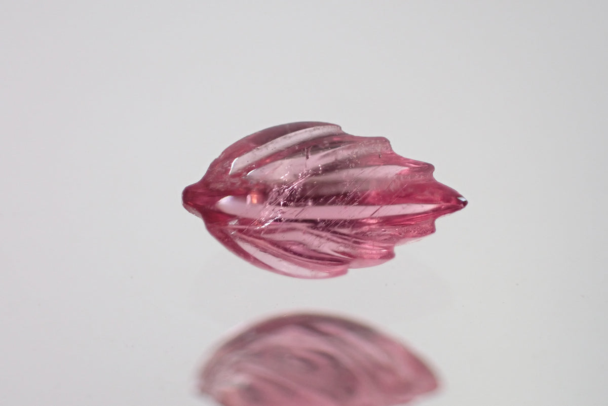 カービングサファイア 0.49ct/2P 【AR1128】