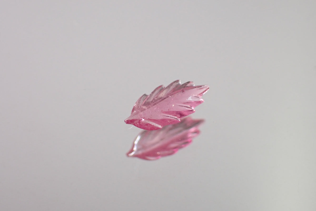 カービングサファイア 0.11ct 【AR1133】